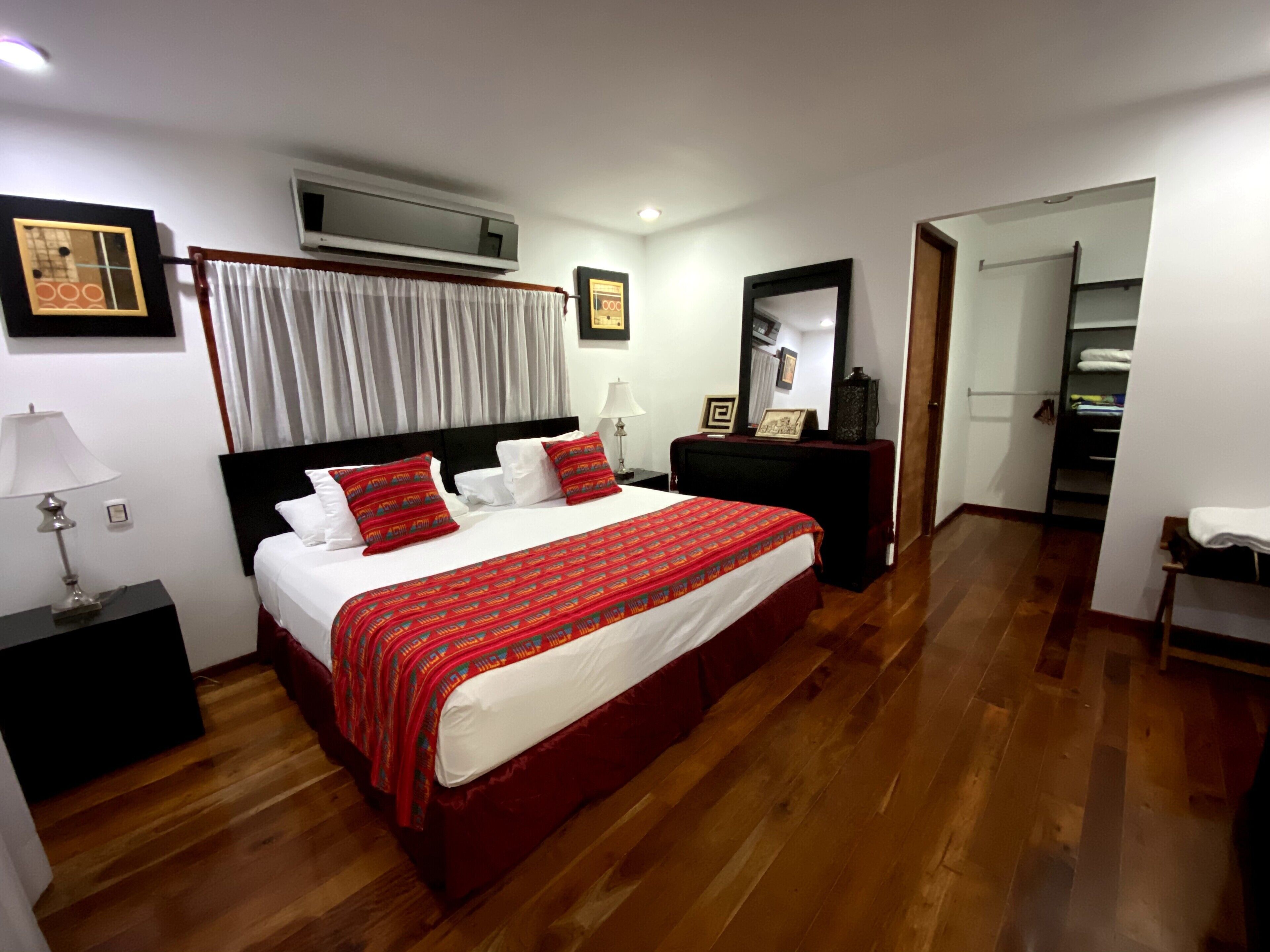 Minibar, free WiFi, bed sheets