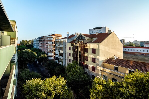 Stunning urban retreat with lush greenery and a serene atmosphere.