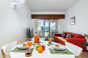 Dining - Estefânia Central Apartment Elevator Wi-fi (Lisboa)