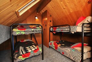 3 bedrooms, travel cot, WiFi, bed sheets