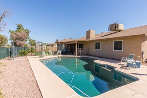 Außenpool, Liegestühle