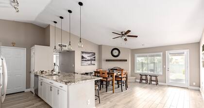 The Diamond - Private Pool / Pet Friendly / 4BD Near Arena