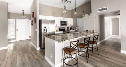 The Diamond - Private Pool / Pet Friendly / 4BD Near Arena