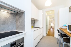 Private kitchen - Family Central Apartment Terrace Location (Lisboa)