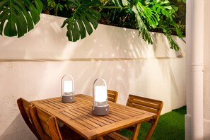 Outdoor dining - Family Central Apartment Terrace Location (Lisboa)