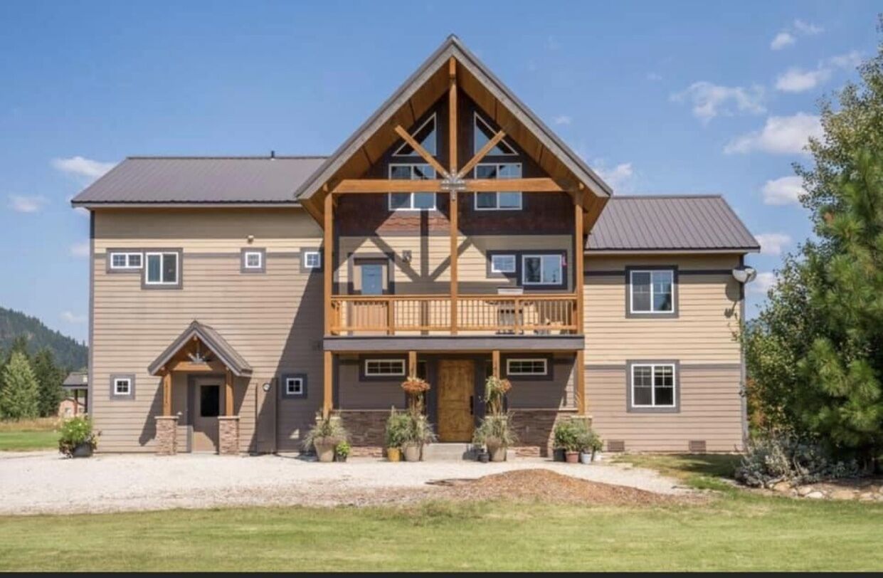 Spacious Modern Home w/ 360 Degree Views in Plain STR#0341