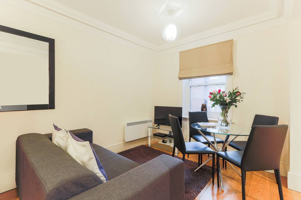 Suite studio | Repas dans la chambre