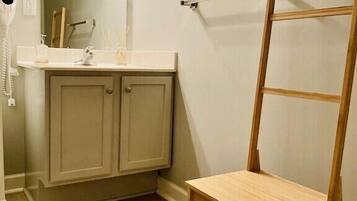 Combined shower/tub, hair dryer, towels, soap