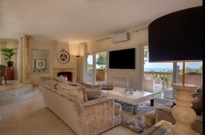 Luxury Villa | Living area