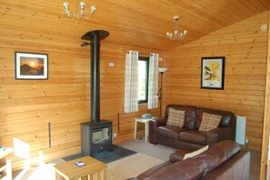 Living area - Luxury Woodland Alder Lodge (Killin)