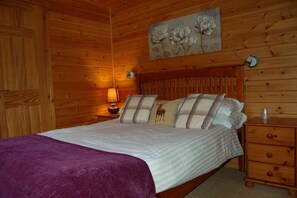 4 bedrooms, travel crib