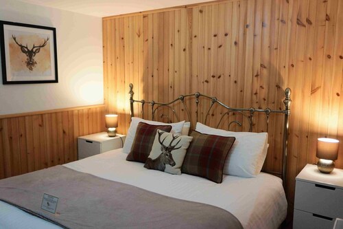 Waterfall Lodge - a secluded tranquil retreat