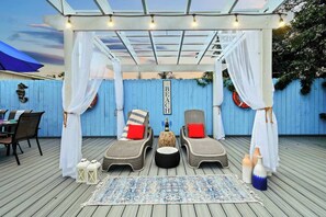 Outdoor dining - 4 BR |  SLEEP 10 | PRIVATE GUEST SUITE | HEATED POOL |  NEAR BEACHES, WATERPARK & PGA (Palm Beach Gardens)