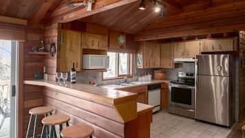 雪櫃、微波爐、焗爐、爐具