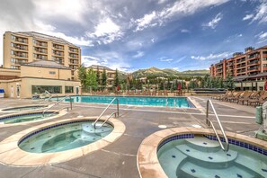 Innenpool, beheizter Pool
