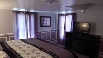 4 bedrooms, desk, iron/ironing board, free WiFi