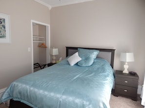 4 habitaciones, escritorio, tabla de planchar con plancha y wifi gratis