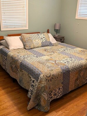 3 bedrooms, desk, iron/ironing board, free WiFi