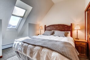 2 slaapkamers, een strijkplank/strijkijzer, internet, beddengoed