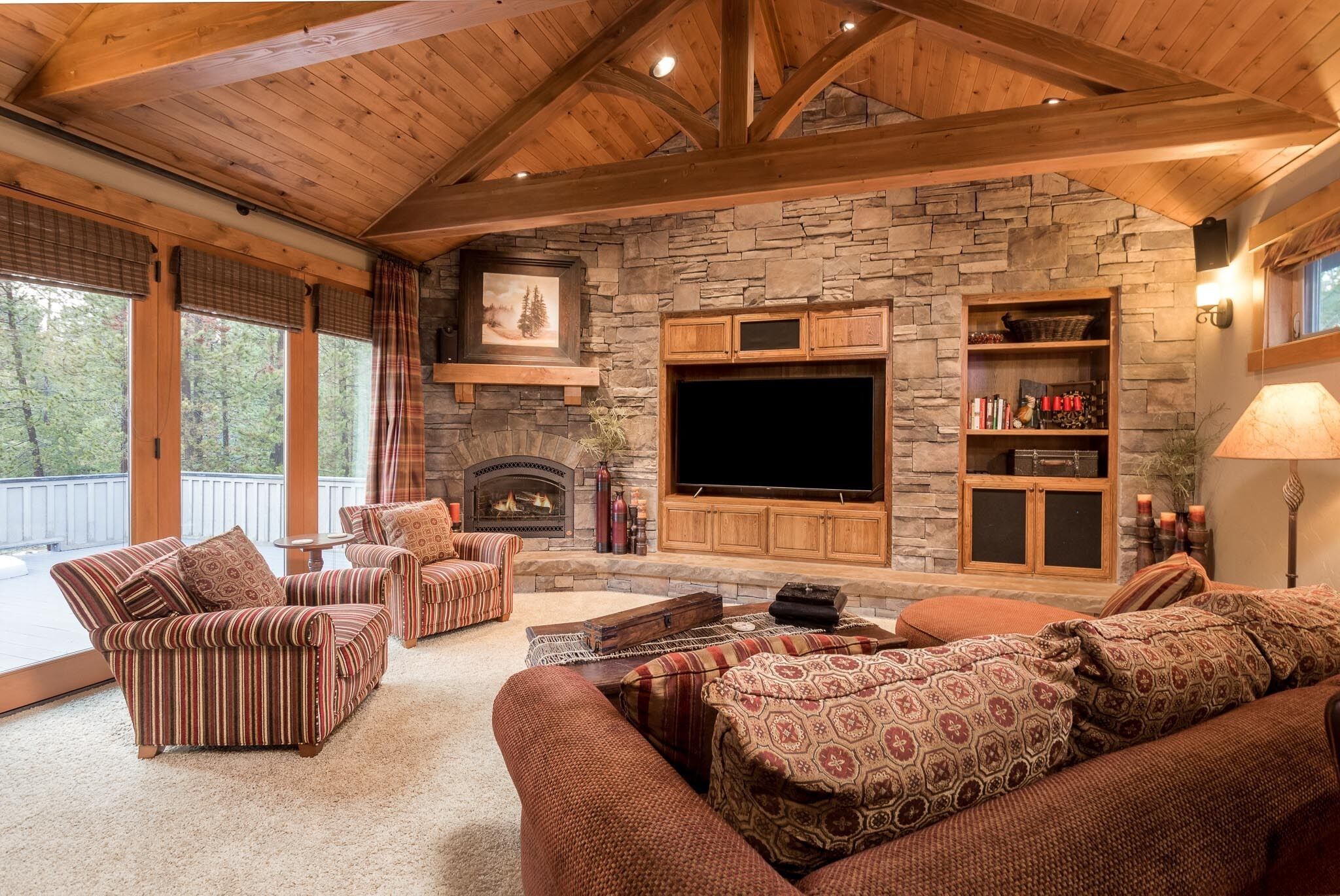 平板电视、壁炉