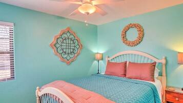 2 bedrooms, iron/ironing board, WiFi (free), bed sheets