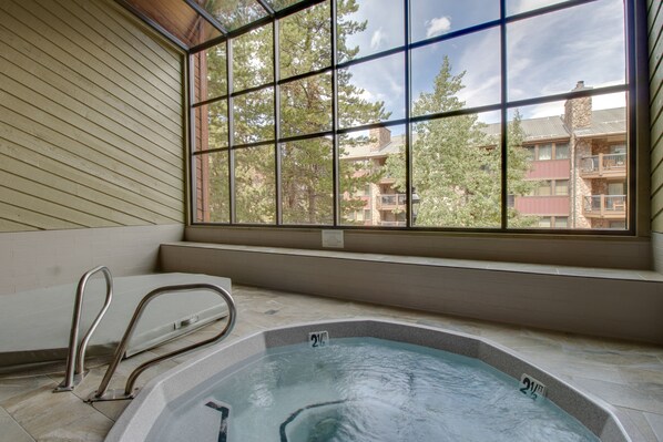 Interior - In-town condo with ideal walk-to-lifts location, pool, hot tubs & sauna (Breckenridge)