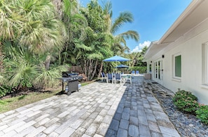 Terrace/patio - Promise Kept - Holmes Beach Pool Home Rental (Holmes Beach)