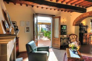 Interior - Villa in Montanare with 6 bedrooms sleeps 12 (Montanare)