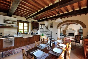 Dining - Villa in Montanare with 6 bedrooms sleeps 12 (Montanare)