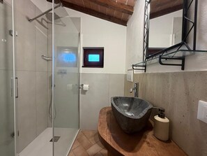Badewanne, Haartrockner, Bidet