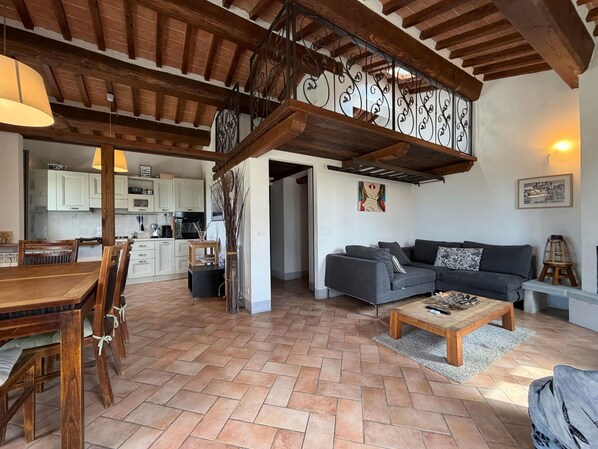 Fireplace, stereo - Villa in Il Castagno with 4 bedrooms sleeps 8 (Il Castagno)