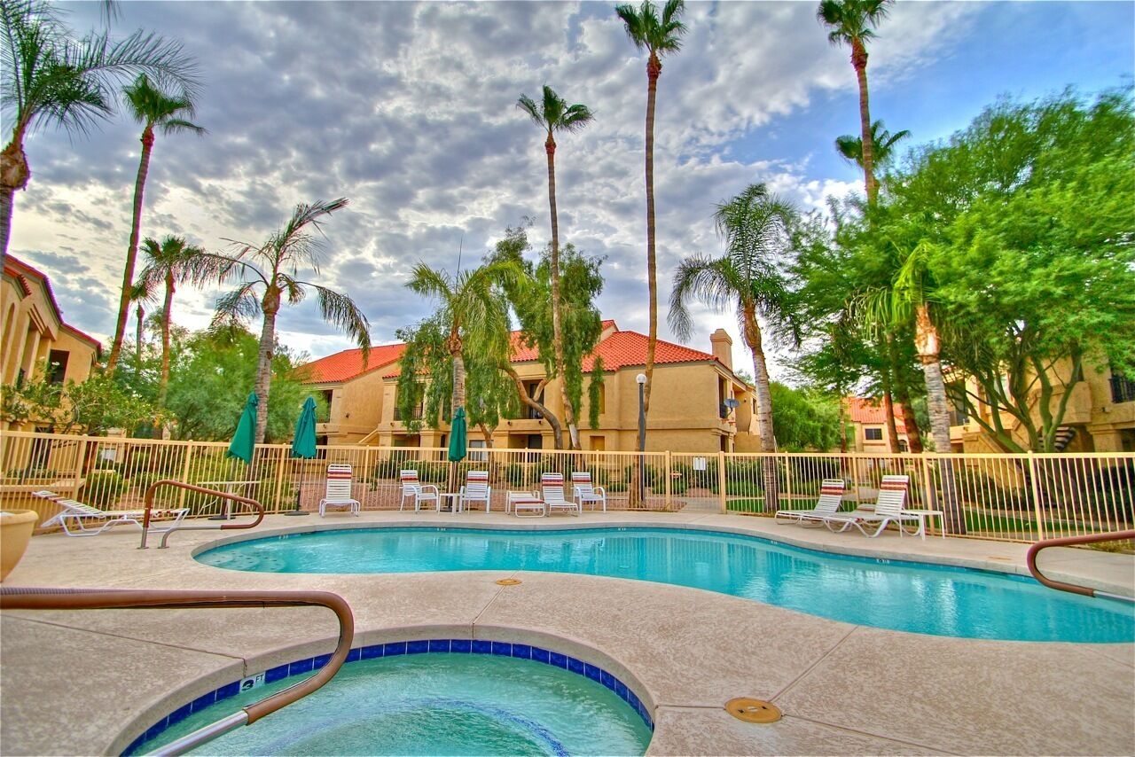 **NEW LISTING** Beautiful Condo in Racquet Club @ Scottsdale Ranch/Pool Spa