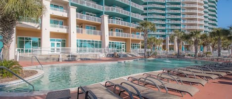 Piscine couverte, piscine extérieure