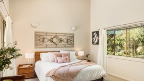 5 habitaciones, tabla de planchar con plancha, cuna de viaje y wifi 