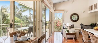 Stanwell Beach Glass House – walk to beach