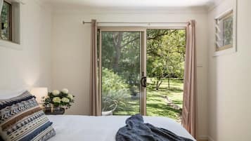 5 bedrooms, iron/ironing board, travel cot, WiFi