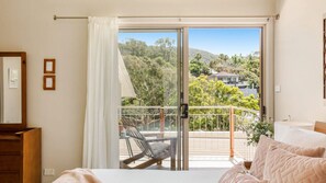 5 bedrooms, iron/ironing board, travel cot, WiFi - Stanwell Beach Glass House – walk to beach (Stanwell Park)
