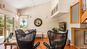 Smart TV - Stanwell Beach Glass House – walk to beach (Stanwell Park)