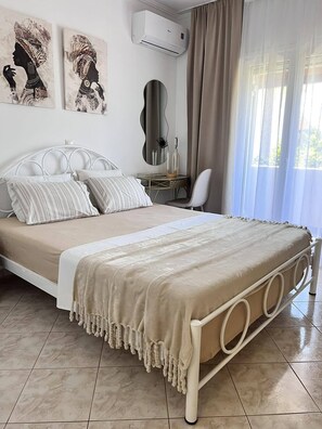 Luxury Apartment, 1 Bedroom | Desk, laptop workspace, iron/ironing board, free WiFi