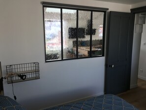 1 bedroom, iron/ironing board, travel cot, free WiFi