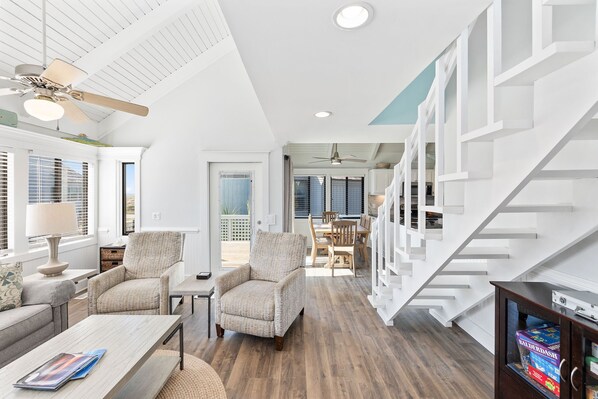 Interior - Newly updated, desirable Villa next to BHI Club - Discounted Winter Rates (Southport)