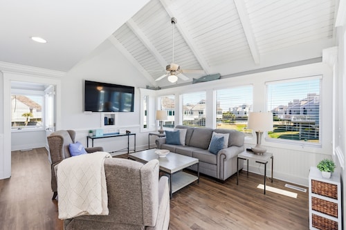 Recently updated Villa near BHI Club, South Beach and shops
