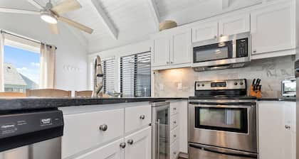 Newly updated, desirable Villa next to BHI Club - Promotional Fall Rates