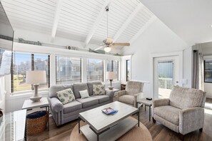 TV - Newly updated, desirable Villa next to BHI Club - Discounted Winter Rates (Southport)