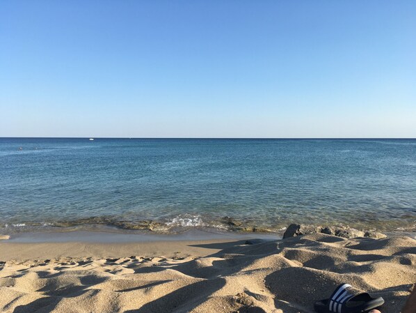 Plage à proximité, chaises longues