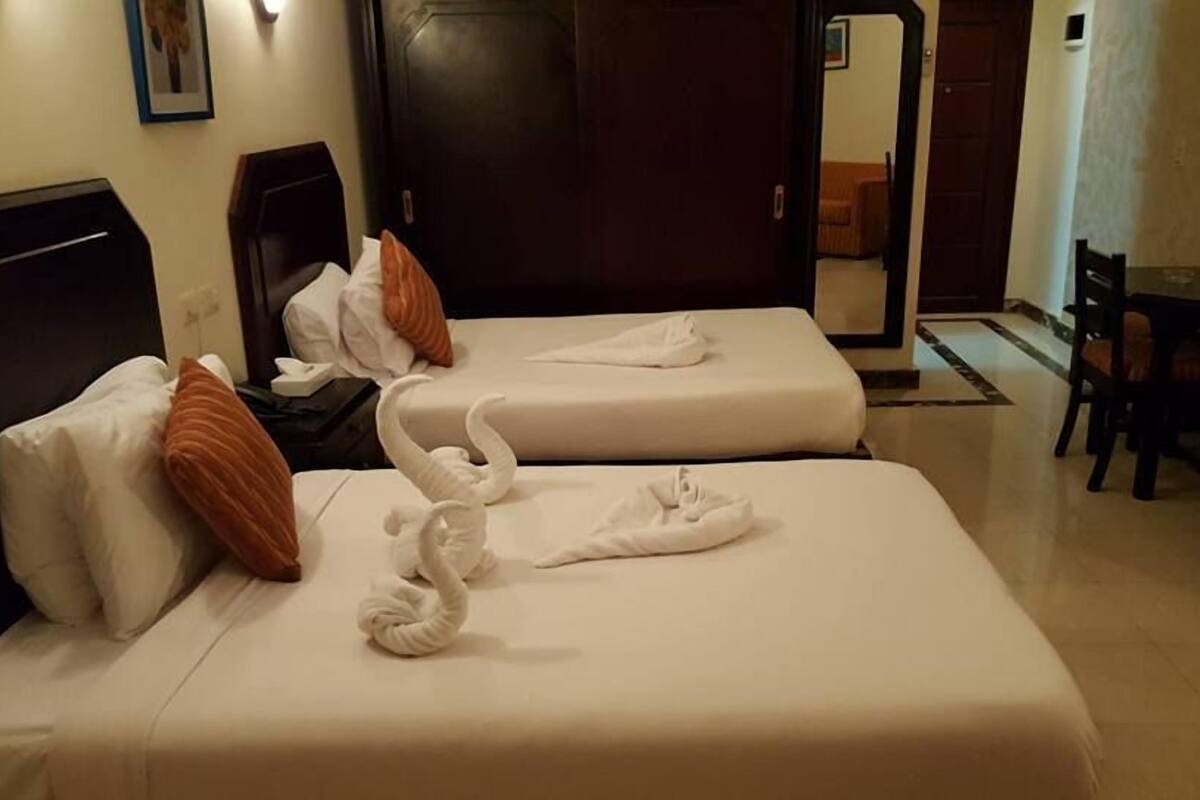 In-room safe, bed sheets