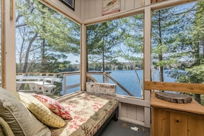Room - Lakeside Charmer an Irresistible Family Cottage on Acton Island! (Muskoka Lakes)