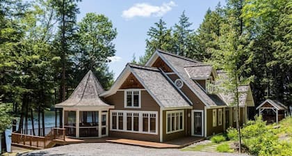Sandy Shores on Lake Joseph Luxury Cottage & Boathouse