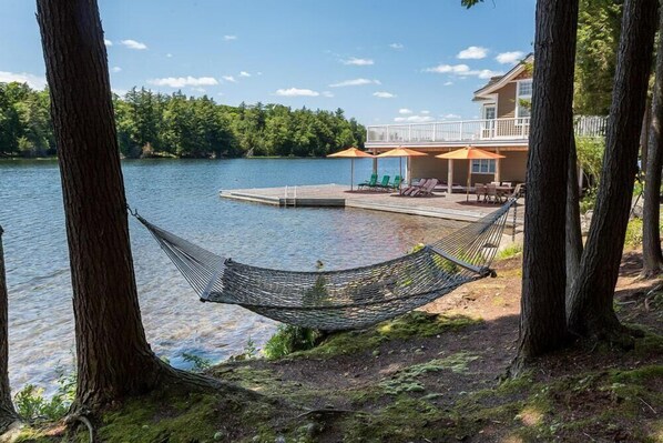 Exterior - Sandy Shores on Lake Joseph Luxury Cottage & Boathouse (Muskoka Lakes)
