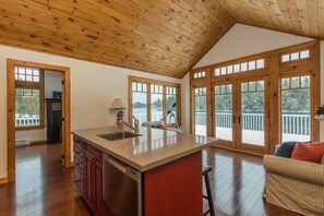 Full-sized fridge, microwave, stovetop, dishwasher - Sandy Shores on Lake Joseph Luxury Cottage & Boathouse (Muskoka Lakes)